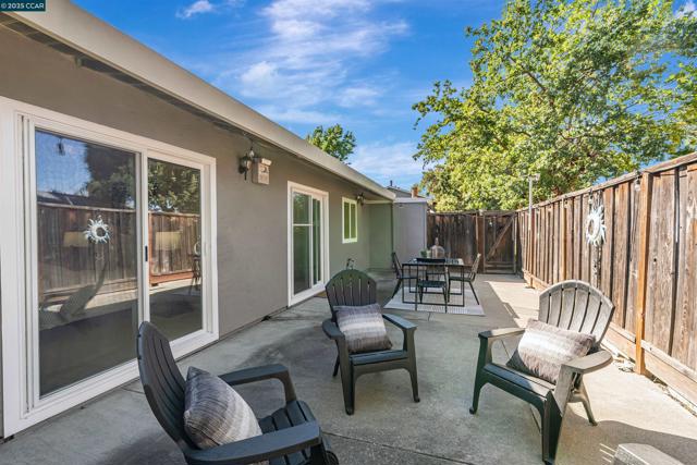 812 Royal Ann Ln, Concord CA: https://media.crmls.org/mediaz/18b152a8-c7a8-4b5a-95db-05a5ad27828f.jpg