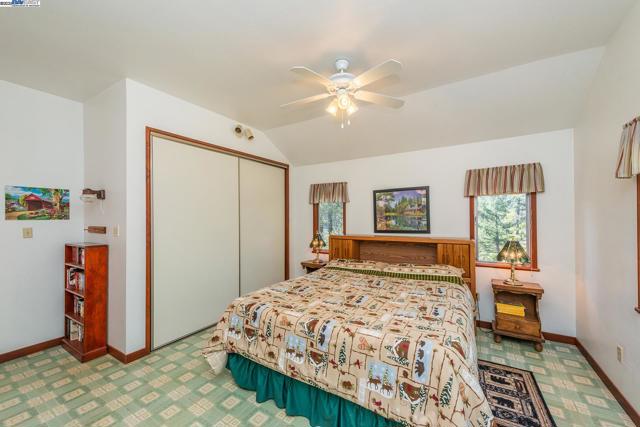 8341 East Side Rd, Trinity Center CA: https://media.crmls.org/mediaz/18b202ad-7331-4ca6-9721-40579aab012d.jpg