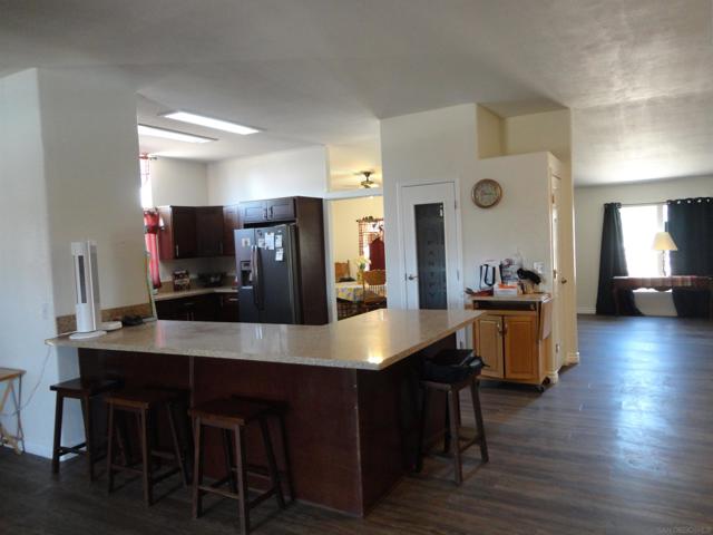 22545 El Centro Rd, Apple Valley CA: https://media.crmls.org/mediaz/18b227b9-bffc-486e-baa8-7b265b530c4d.jpg