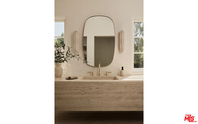 624 N Arden Drive, Beverly Hills CA: https://media.crmls.org/mediaz/18b22dc7-7ad3-47f9-b90b-07d8686292b8.jpg