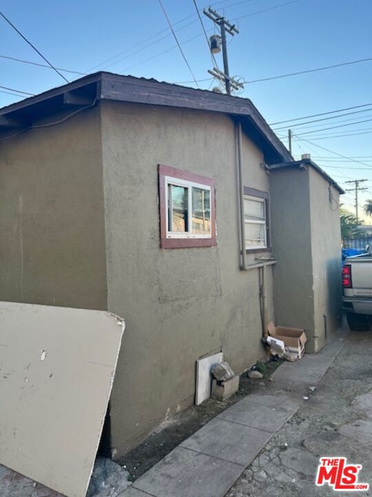 4911 S Normandie Avenue, Los Angeles CA: https://media.crmls.org/mediaz/18b23b35-7e68-458f-b9da-7ba49fedbac8.jpg