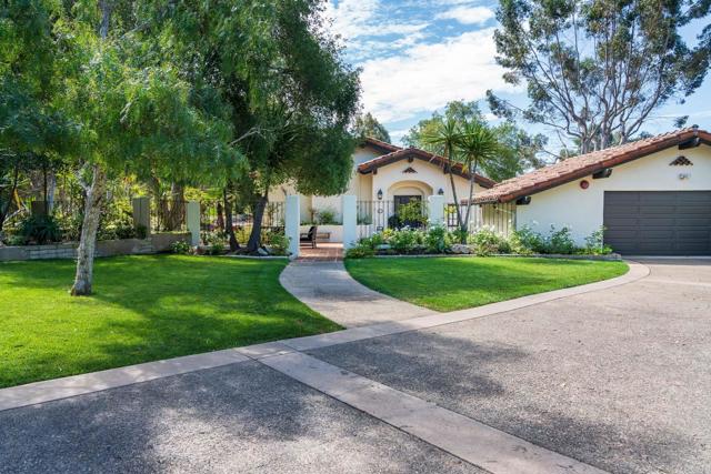 15807 Puerta Del Sol, Rancho Santa Fe CA: https://media.crmls.org/mediaz/18b26120-bc37-4d9b-8f18-679a885c0400.jpg