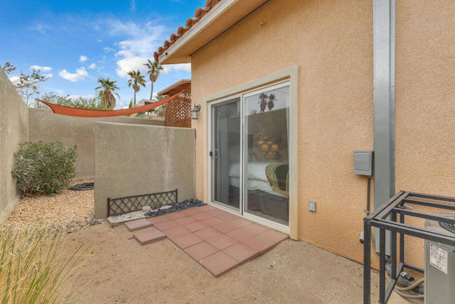 12622 Miracle Hill Road, Desert Hot Springs CA: https://media.crmls.org/mediaz/18b27325-d4ac-4a34-b106-3341a2a96a23.jpg
