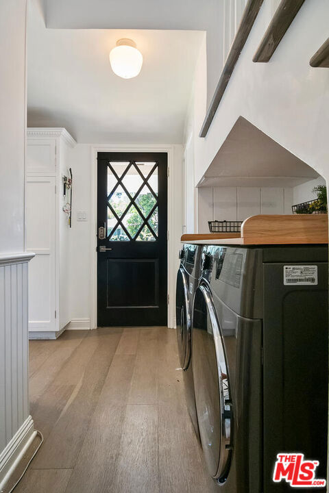 4909 Encino Terrace, Encino CA: https://media.crmls.org/mediaz/18b2a435-1fe5-4842-bcb4-3fa3a15fe7c8.jpg