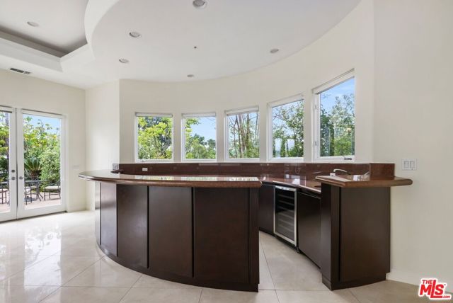 2470 Venus Drive, Los Angeles CA: https://media.crmls.org/mediaz/18b2b563-a72b-40a0-b06e-52cbc431aa94.jpg