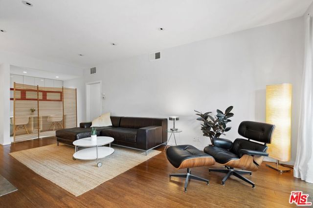 306 Bora Bora Way, Marina del Rey CA: https://media.crmls.org/mediaz/18b2c2bf-a6d6-42e5-a97e-306bc5d8504a.jpg