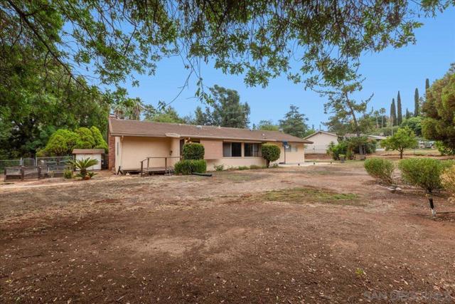 13128 Via Del Toro, Poway CA: https://media.crmls.org/mediaz/18b2d6c5-4ff0-48d7-a934-ac127c923349.jpg