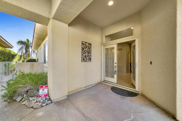 86 N Kavenish Drive, Rancho Mirage CA: https://media.crmls.org/mediaz/18b300ff-d3be-42e9-aa8d-fef8eb62981a.jpg