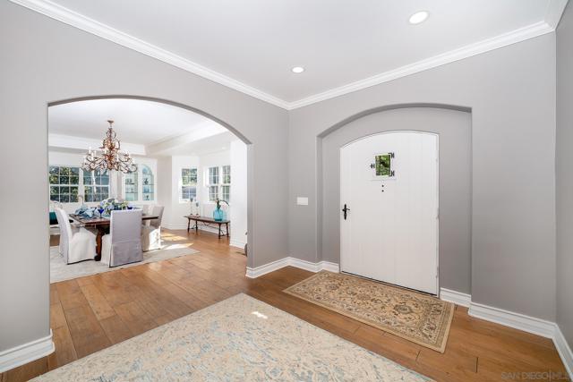 5 Rolling View Lane, Fallbrook CA: https://media.crmls.org/mediaz/18b38517-a097-4b44-91b1-d07328a12c39.jpg
