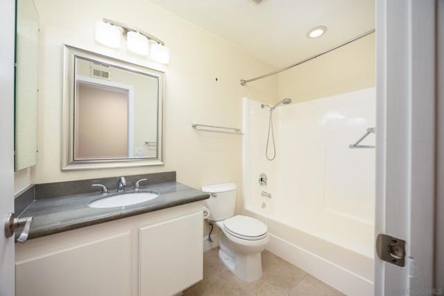 4225 Dusk Ln, Oceanside CA: https://media.crmls.org/mediaz/18b3f359-0c93-4c66-a1e3-96e37b0bd711.jpg