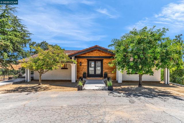 5505 Old School Rd, Pleasanton CA: https://media.crmls.org/mediaz/18b419ad-69c7-4701-a07f-58745f64b2cd.jpg