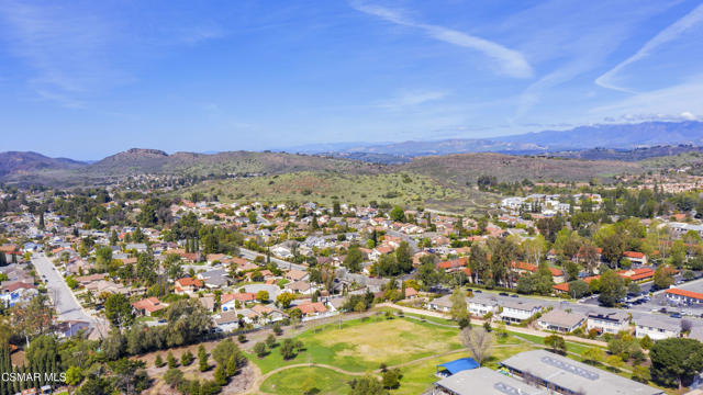 2651 Sirius Street, Thousand Oaks CA: https://media.crmls.org/mediaz/18b4f43a-cd69-4268-9831-5c2f9d2a50f3.jpg