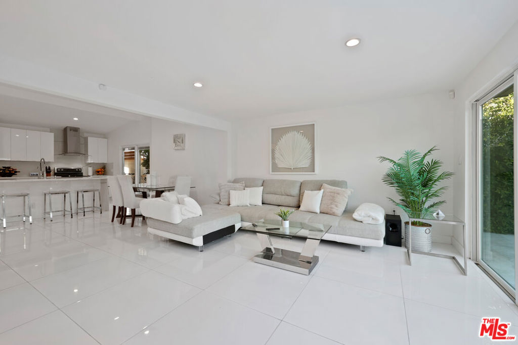 1318 N Beachwood DriveBurbank img 9