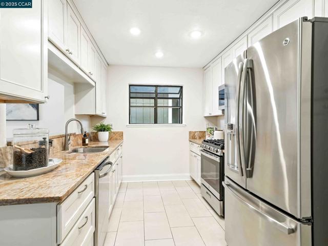 218 Jewel Ter, Danville CA: https://media.crmls.org/mediaz/18b54427-bd8f-4ecd-819a-1ac49c8b6ff2.jpg