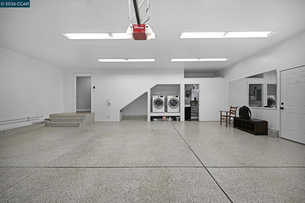 https://media.crmls.org/mediaz/18b573fe-ee83-4b9c-872c-6590fdd60895.jpg?preset=X-Large