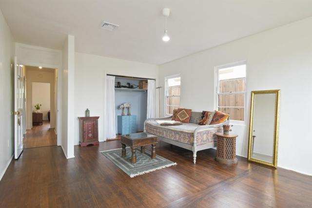 1032 Alberta Pl, San Diego CA: https://media.crmls.org/mediaz/18b5d205-f315-4a89-8ff3-9e04910b461d.jpg