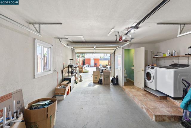 7447 Lockwood St, Oakland CA: https://media.crmls.org/mediaz/18b65a26-da2b-4e41-8d44-cc286c5fb825.jpg