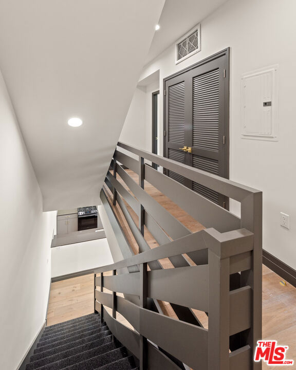 118 N Orlando Avenue, Los Angeles CA: https://media.crmls.org/mediaz/18b693dc-38ef-4236-88f0-5592ff07c11d.jpg