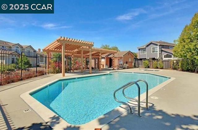 109 Cardoza, Hercules CA: https://media.crmls.org/mediaz/18b6a3cc-30cc-41c0-91b5-6cabf32ee6ed.jpg