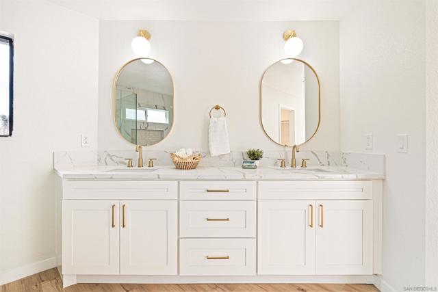 2064 White Birch Dr, Vista CA: https://media.crmls.org/mediaz/18b6ab32-4de4-405b-bd71-04f1a9bb36b2.jpg