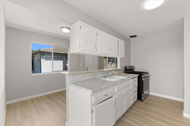 190 Ronan Avenue, Gilroy CA: https://media.crmls.org/mediaz/18b6be8a-7bb7-4091-a63c-23376e55caa3.jpg