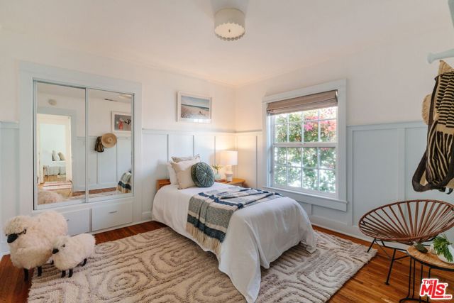 5421 Stratford Road, Los Angeles CA: https://media.crmls.org/mediaz/18b71f94-0968-48a1-9296-64b506e6c606.jpg
