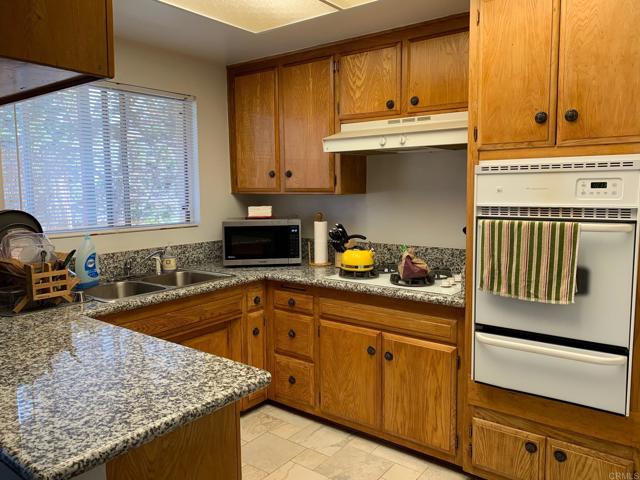 Image 6 of 14 For 296 Alestar Street 3