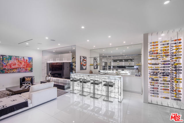 511 N Rexford Drive, Beverly Hills CA: https://media.crmls.org/mediaz/18b7f044-a2f3-42e9-8b5d-60ce6201f408.jpg