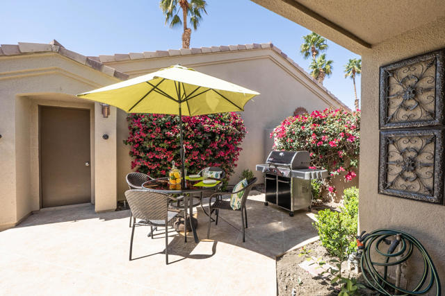 39432 Narcissus Way, Palm Desert CA: https://media.crmls.org/mediaz/18b89a57-3f6d-44d7-a71d-3da439dfa9b9.jpg