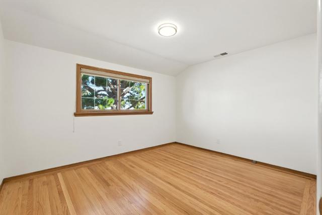 271 41st Avenue, San Mateo CA: https://media.crmls.org/mediaz/18b8d85e-882d-474f-b2dc-5c1f6c5ed051.jpg