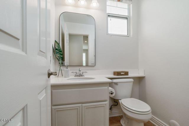 570 Shadow Lane, Simi Valley CA: https://media.crmls.org/mediaz/18b9002e-0d9e-4bfe-8cf8-1c3caf86eebe.jpg