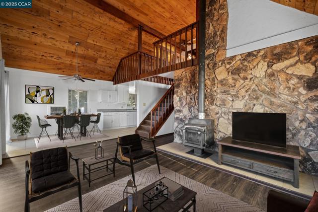 18957 Stag Circle, Tuolumne CA: https://media.crmls.org/mediaz/18b94d08-1afe-4baf-a1a3-7dd2535d888a.jpg