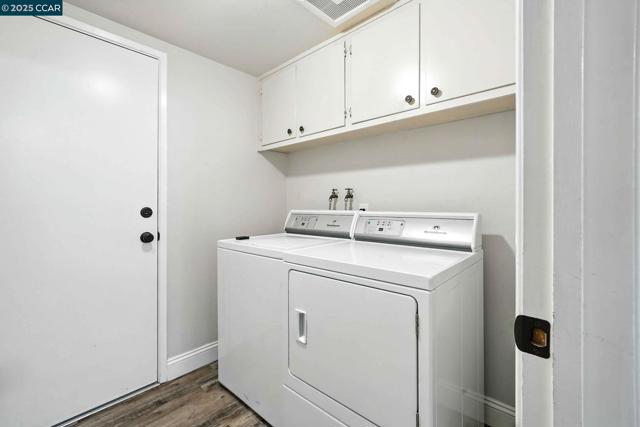 4417 Sunlight Ct, Concord CA: https://media.crmls.org/mediaz/18b9fe13-9248-438c-b6ab-5093b8fccdae.jpg