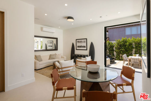 2115 Walnut Avenue, Venice CA: https://media.crmls.org/mediaz/18ba77fd-3b8f-462c-82b0-80d7cd3005af.jpg