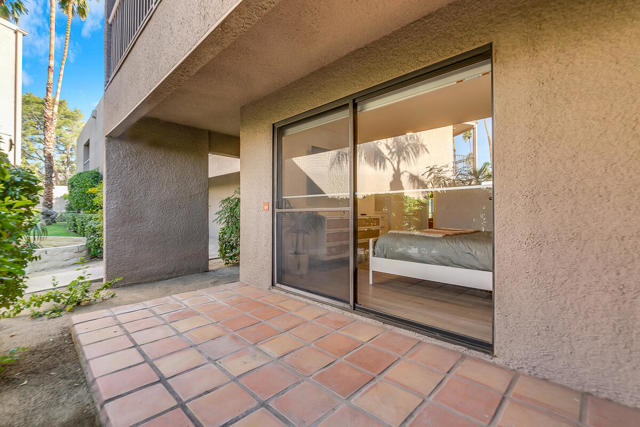 73879 Club Circle Dr, Palm Desert CA: https://media.crmls.org/mediaz/18baa08a-56f3-4273-a58d-575bff19d8f0.jpg