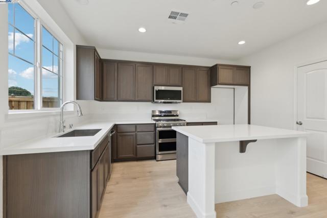 231 Mindy Way, Pittsburg CA: https://media.crmls.org/mediaz/18bb337f-3b62-4883-af10-5f01f462f3f4.jpg