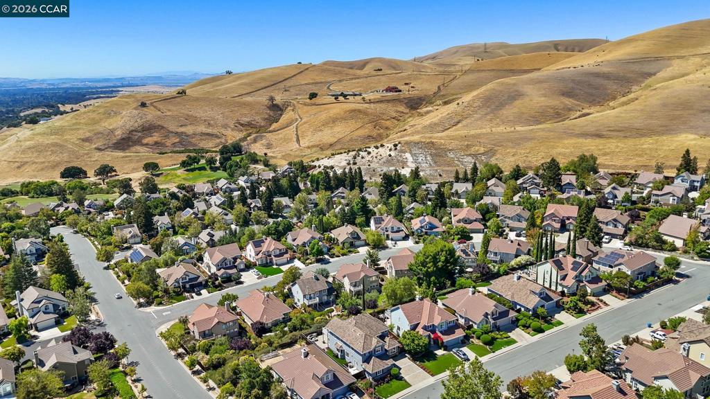 https://media.crmls.org/mediaz/18bb5e09-093c-4fd2-b972-d2ec14303152.jpg?preset=X-Large
