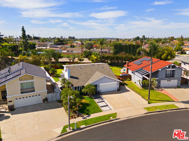 3059 Heather Drive, Fullerton CA: https://media.crmls.org/mediaz/18bba3a9-f3bc-41b8-b026-896100b5dae9.jpg