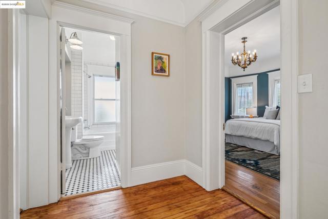 478 43rd St, Oakland CA: https://media.crmls.org/mediaz/18bbb8de-14b6-4c1e-9901-91ed7ef4897c.jpg