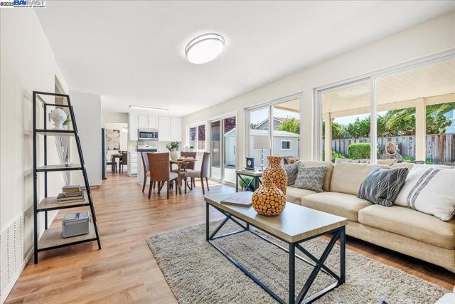 4848 Nadine Ct, Union City CA: https://media.crmls.org/mediaz/18bc2fae-c53e-40cf-979f-c0096ecaf235.jpg