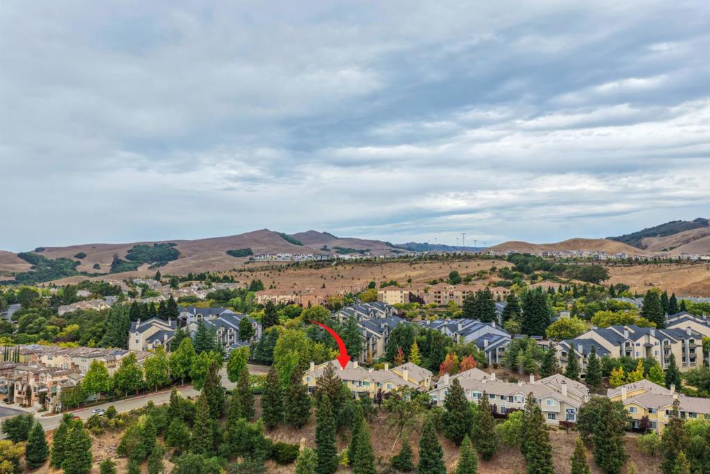 https://media.crmls.org/mediaz/18bc6729-8895-4f64-b897-f819e57518e7.jpg?preset=X-Large