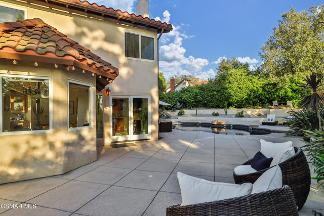 2328 Otono Circle, Thousand Oaks CA: https://media.crmls.org/mediaz/18bc8670-769c-4ebe-b61b-28de4fd44914.jpg