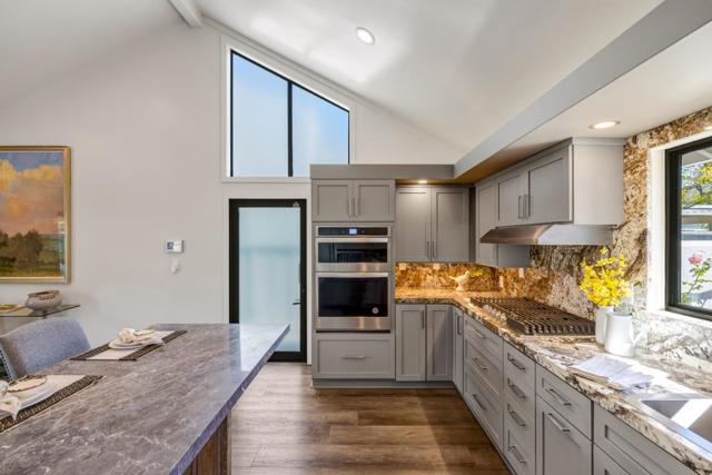 28069 Heron Court, Carmel Valley CA: https://media.crmls.org/mediaz/18bca81e-461f-46c6-98c6-31eca5b644ff.jpg