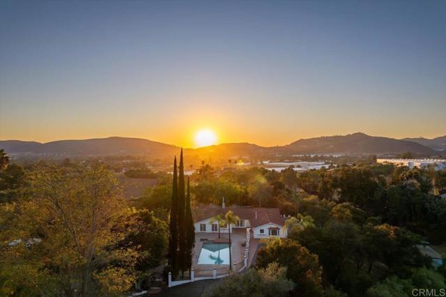 748 Old Oak Ridge, San Marcos CA: https://media.crmls.org/mediaz/18bd2414-9aad-41df-aebc-3c3f9376f27d.jpg