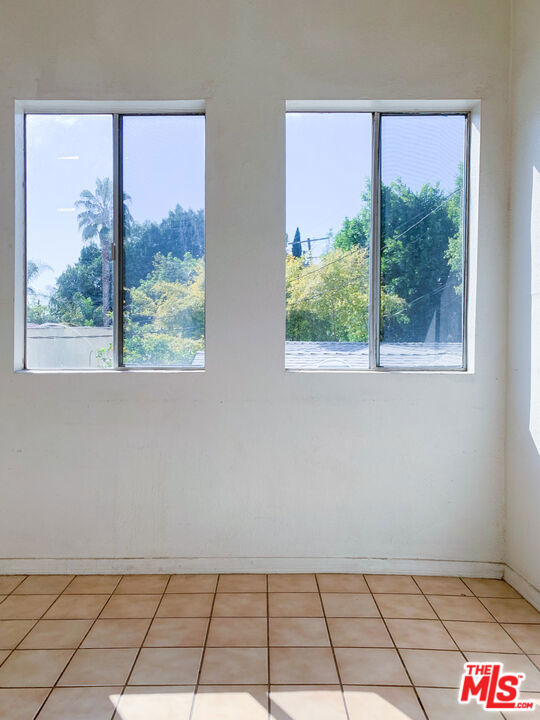 https://media.crmls.org/mediaz/18bda303-99c8-4eba-ae58-e2abae6ca135.jpg?preset=X-Large