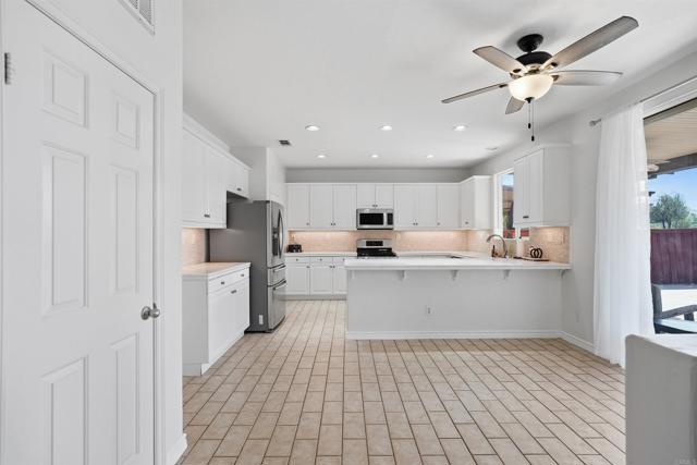 Detail Gallery Image 13 of 52 For 38538 Tranquila Ave, Murrieta,  CA 92563 - 4 Beds | 2/1 Baths