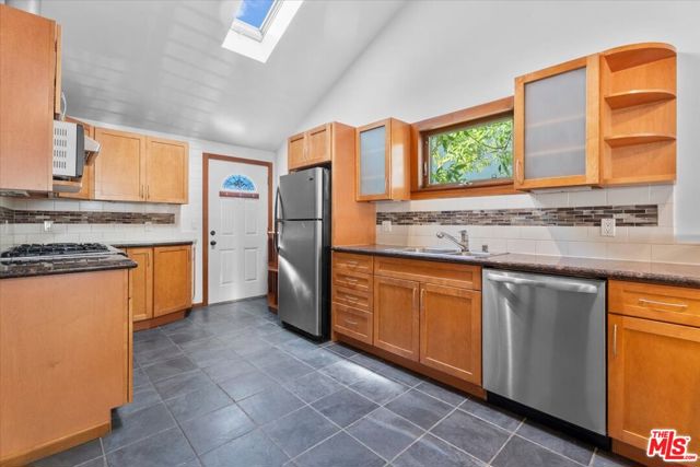 3947 Huron Avenue photo 16