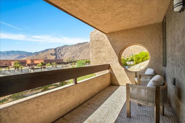 355 N Avenida Caballeros, Palm Springs CA: https://media.crmls.org/mediaz/18bf6fde-528a-4c46-8c1b-aefa2b8bfcff.jpg