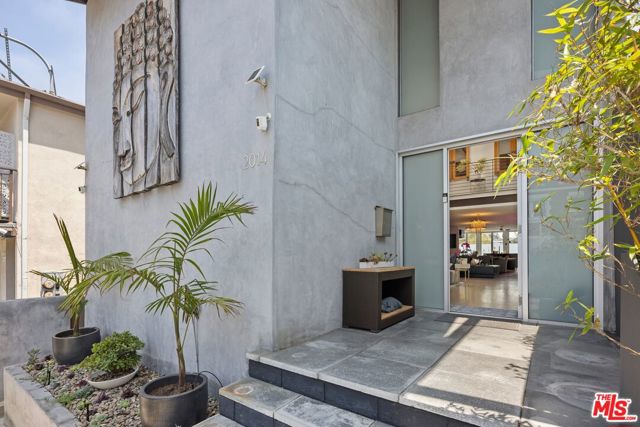 2014 Pacific Avenue, Venice CA: https://media.crmls.org/mediaz/18bfd6e5-66b2-4846-bc3a-0b1efee31b61.jpg