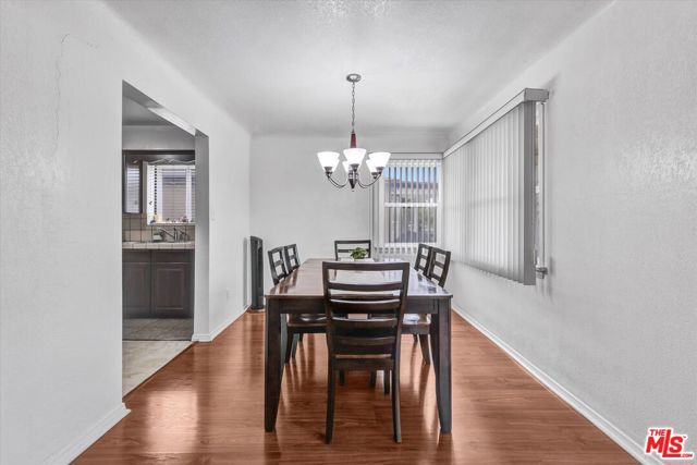 2463 Easy Avenue, Long Beach CA: https://media.crmls.org/mediaz/18bfd93d-6e81-4ea0-98f6-e79c3733cf6e.jpg